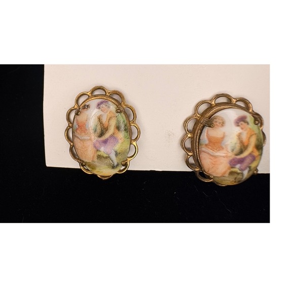 Vintage Porcelain Victorian Courting Couple Screw Back Elegant Gold Tone - Picture 5 of 5